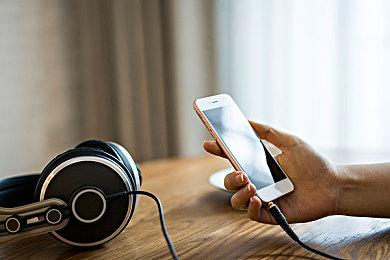 竞速游戏《超级房车赛》，专为赛车刺激寻求者打造